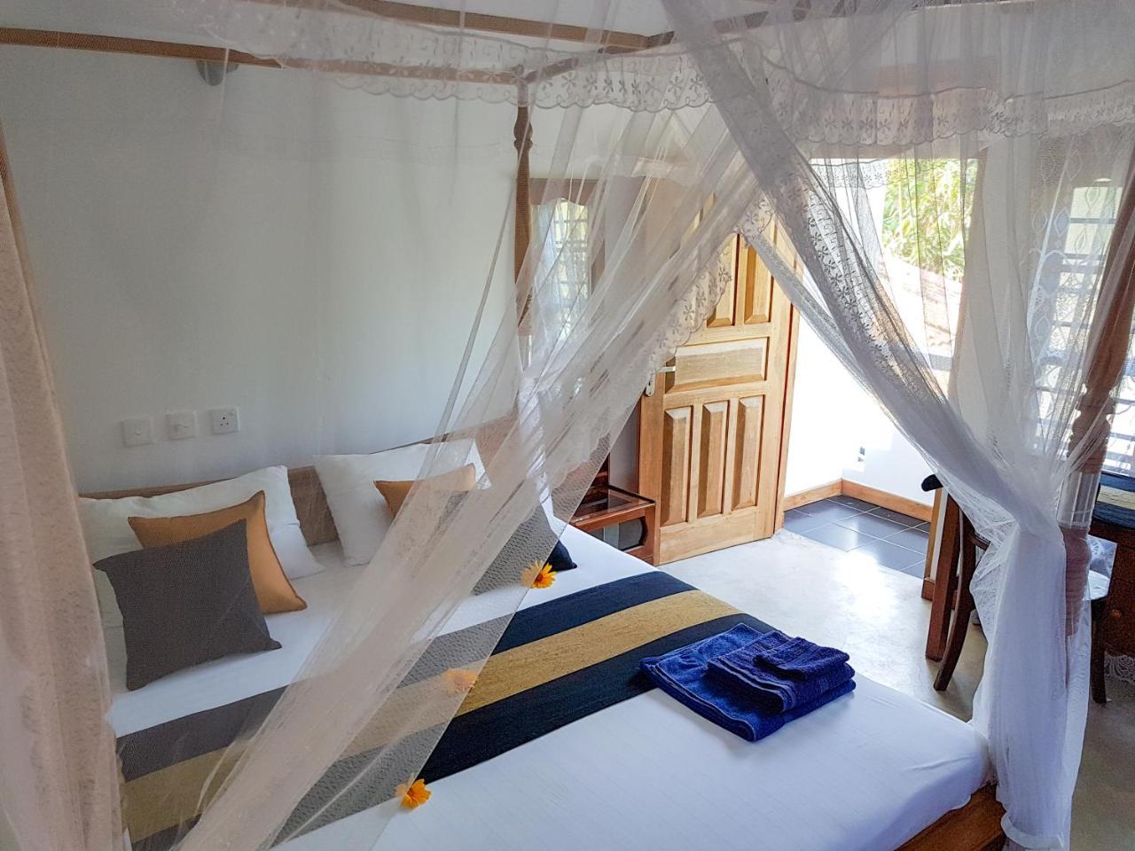 White Villa Beach Resort Mirissa Ngoại thất bức ảnh