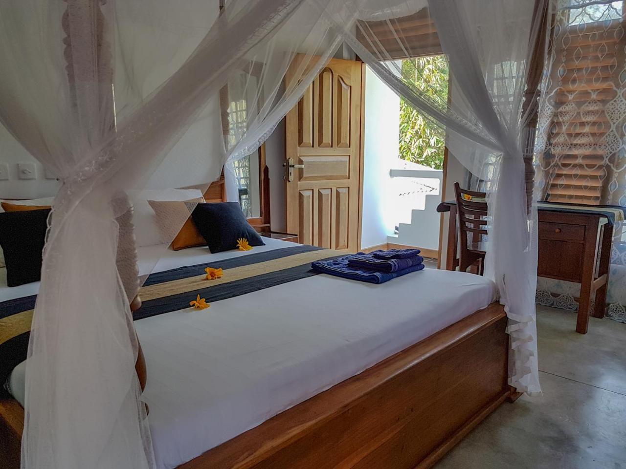 White Villa Beach Resort Mirissa Ngoại thất bức ảnh